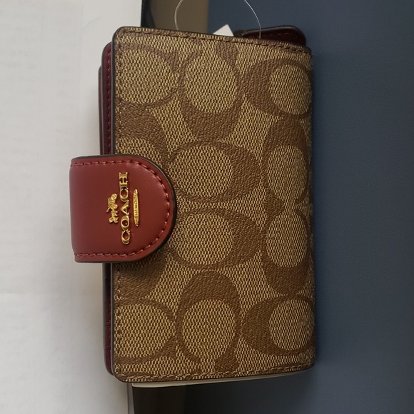 Medium Corner Zip Wallet In Signature Canvas - Picture 1 of 7